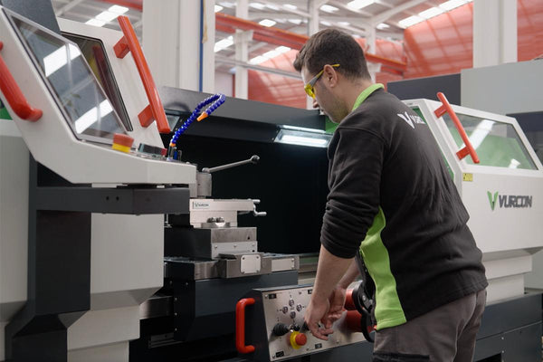 Qué mecanizados siguen teniendo sentido en torno o fresadora convencional y cuáles ya piden CNC