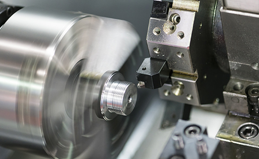 Descubre las características de un torno CNC